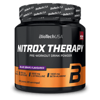 Praful de băutură Nitrox Therapy de la BioTechUSA este destinat utilizării înaintea antrenamentelor, conține zahăr și îndulcitor, aminoacizi, vitamine și substanțe minerale, cu 200 mg de cofeină în doza zilnică.